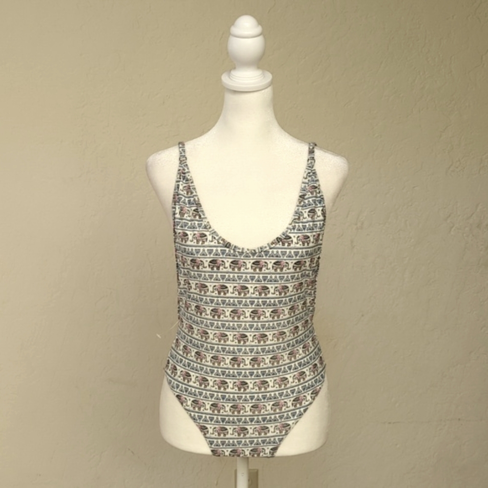 NEW Demi's Swimwear Elephant Print Scoop Neck One Piece Suit Size Medium